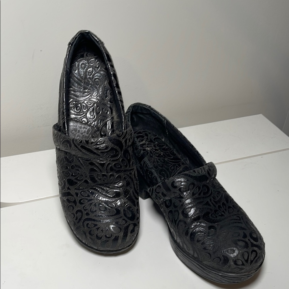 b.o.c. Peggy Clog - Womens Size 9.5 - Black Tooled pattern